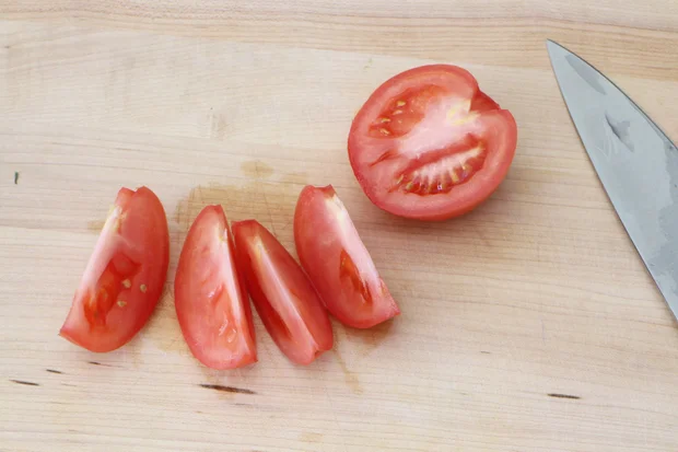 slicing tomato